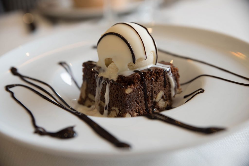 Brownie de chocolate con helado de vainilla