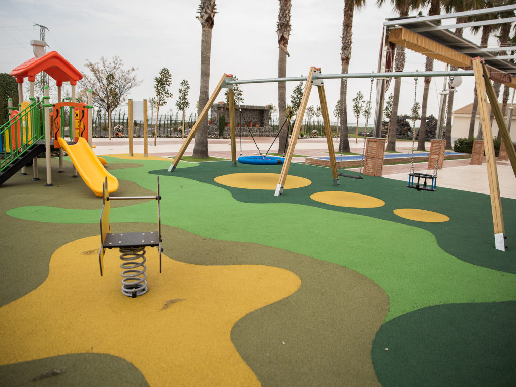 Parque infantil en Mirador de Puerta Real (Mancha Real).